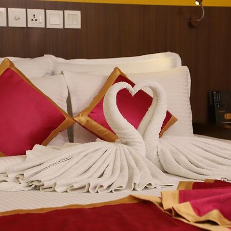 Vivin Luxury Suites Thiruvananthapuram Exteriör bild