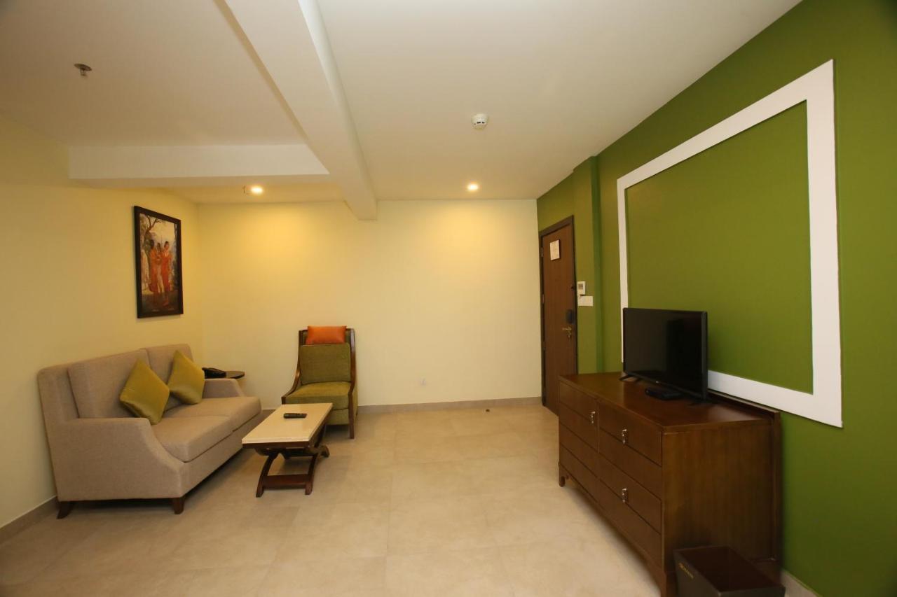 Vivin Luxury Suites Thiruvananthapuram Exteriör bild
