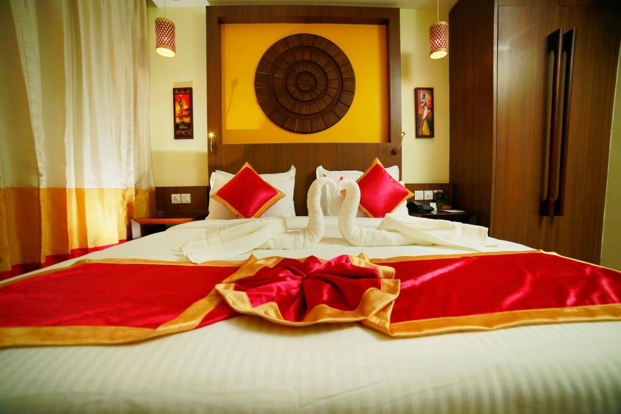 Vivin Luxury Suites Thiruvananthapuram Exteriör bild