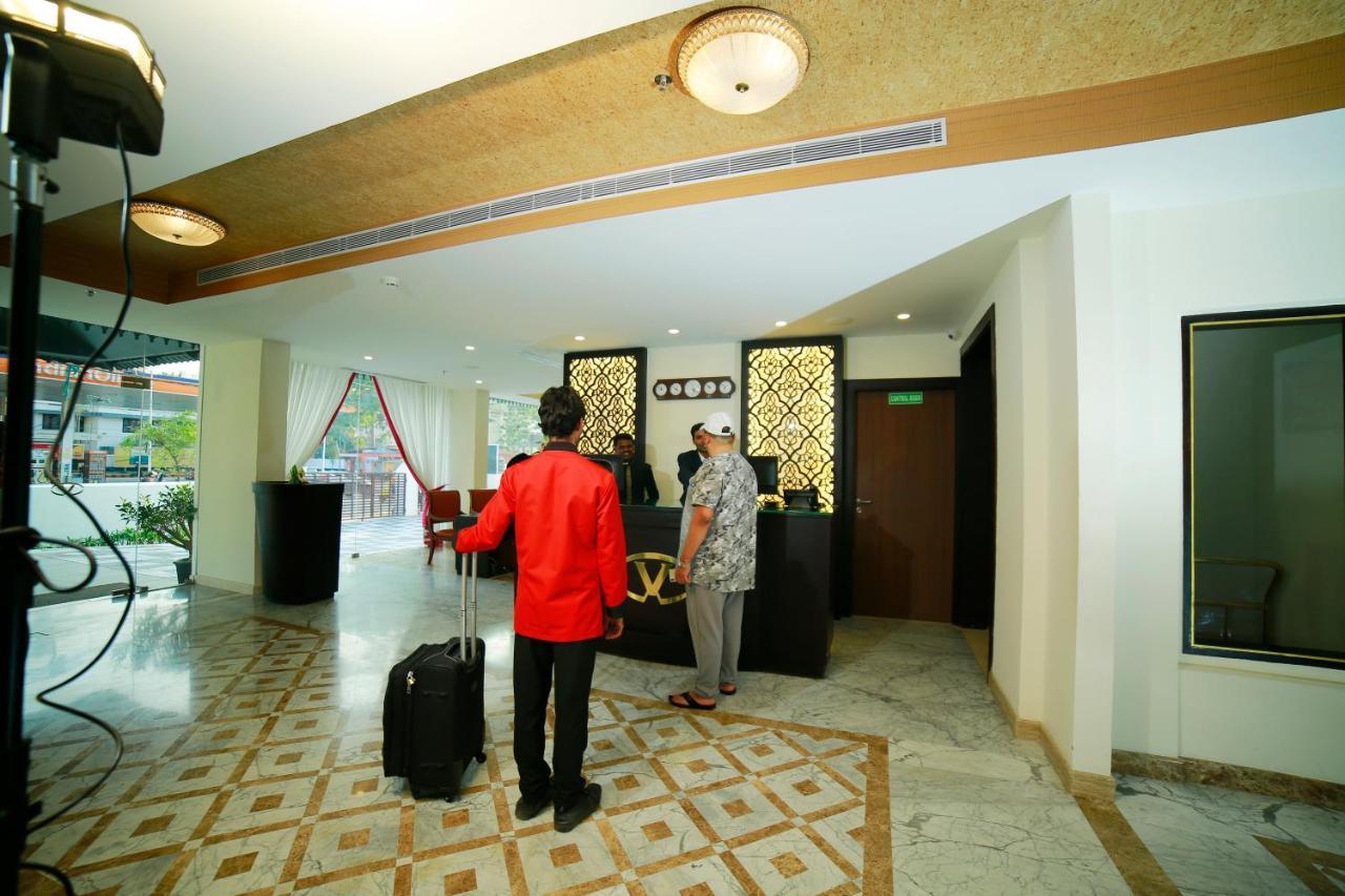 Vivin Luxury Suites Thiruvananthapuram Exteriör bild