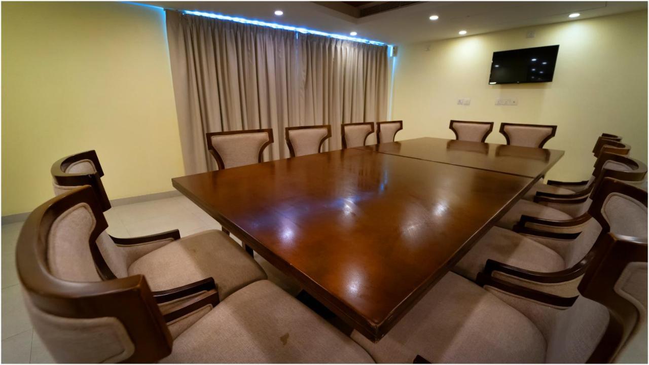Vivin Luxury Suites Thiruvananthapuram Exteriör bild