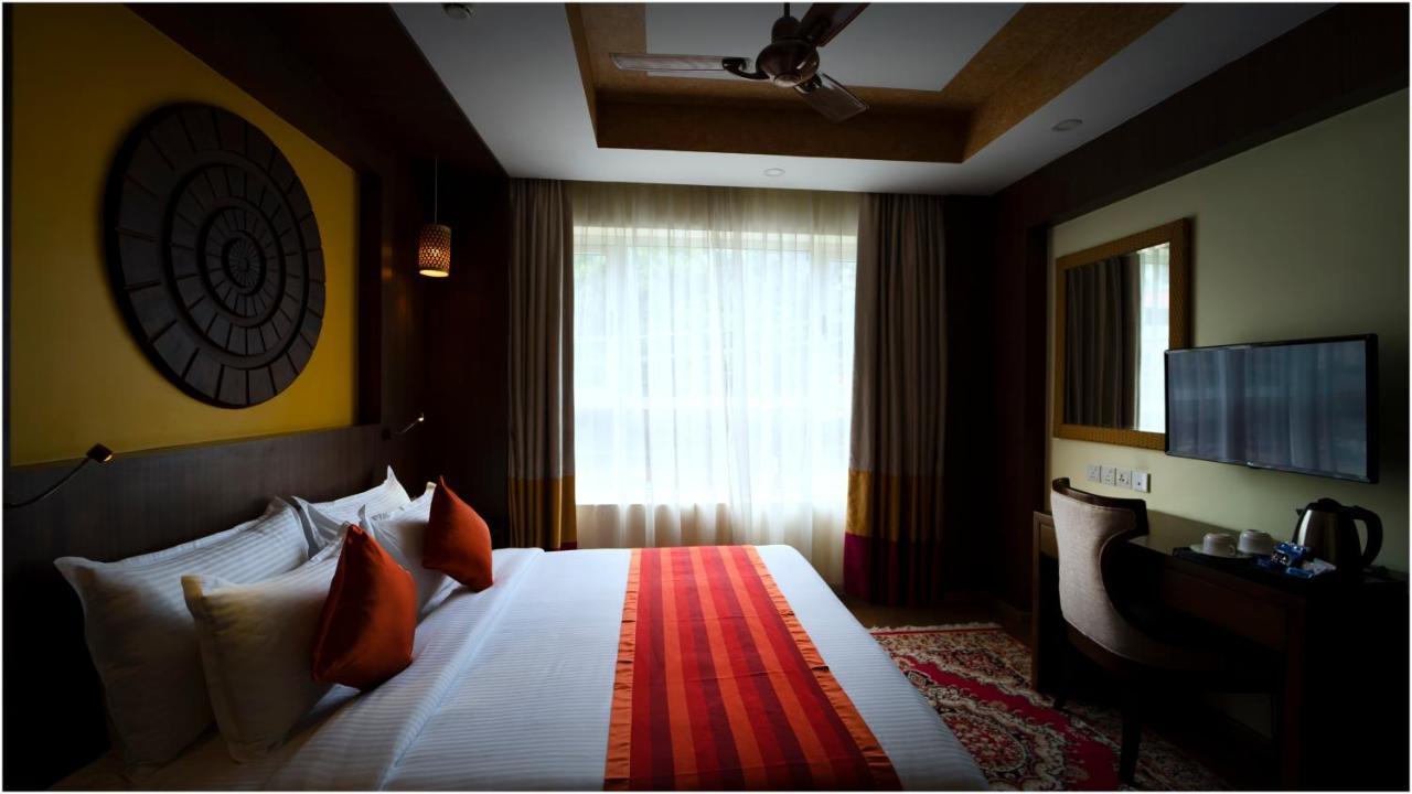 Vivin Luxury Suites Thiruvananthapuram Exteriör bild