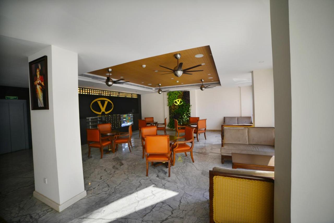 Vivin Luxury Suites Thiruvananthapuram Exteriör bild