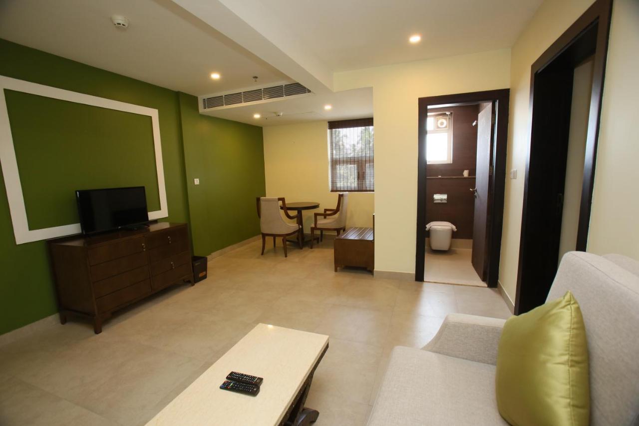 Vivin Luxury Suites Thiruvananthapuram Exteriör bild